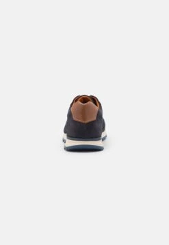 Bugatti Stranger - Sneakers Laag - Dark Blue 8 Bugatti Stranger - Sneakers Laag - Dark Blue -SchoenenPlezier c7f8fc90738c4cc88581af35702e59f0 scaled