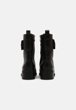 Tamaris Veterboots - Black/Gold 11 Tamaris Veterboots - Black/Gold -SchoenenPlezier c9a03b5922cd4a4e8143e369f6a7e694 scaled