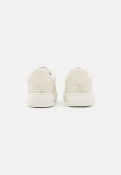 Sneakers Laag - Off-White 9 Sneakers Laag - Off-White -SchoenenPlezier d3b67d0bf0f5472984c10fecfec1cafd scaled