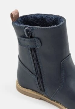 Friboo Korte Laarzen - Dark Blue -SchoenenPlezier d86c9af5d3dc4f1fa9e0922c03a9e147 scaled
