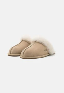 Ugg Scuffette - Pantoffels - Mustard Seed/Natural 8 Ugg Scuffette - Pantoffels - Mustard Seed/Natural -SchoenenPlezier d95b8fa72fdd4e1ab77c492f1e561c8e scaled