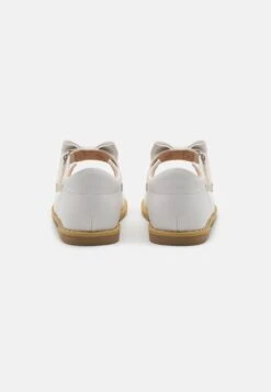 Friboo Ballerina'S Met Enkelbandjes - White 8 Friboo Ballerina'S Met Enkelbandjes - White -SchoenenPlezier db8cb037fc6c43c49290c38565d6a9ce scaled