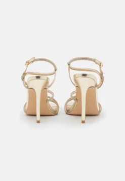 Steve Madden Implicit - Sandalen Met Hoge Hak - Gold 9 Steve Madden Implicit - Sandalen Met Hoge Hak - Gold -SchoenenPlezier dbdc72082a8546dcb0d57284637955b2 scaled
