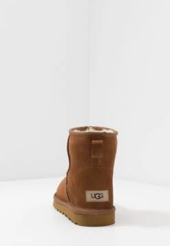 Ugg Classic Mini - Korte Laarzen - Chestnut -SchoenenPlezier de7dfeefe13347f4a7dceeb4f76556d1 scaled