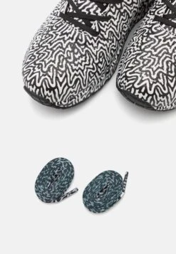 Uno - Sneakers Laag - Black/White -SchoenenPlezier e15017e786444988a9e10e43c3562a1c scaled