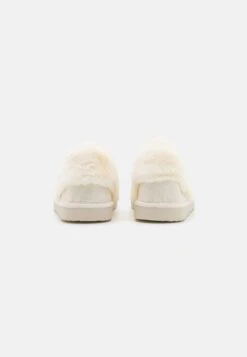 Pier One Pantoffels - White -SchoenenPlezier e95c473c042849e39cad888ba96babb2 scaled