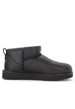 Ugg Korte Laarzen - Nero -SchoenenPlezier fe6e13a03b4f492794197372e64ad59a